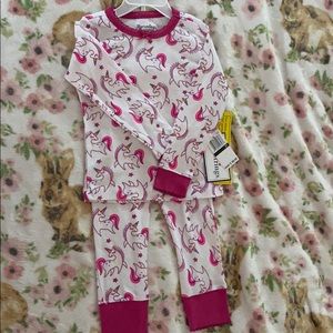 Baby girl pajama with the unicorn pattern
